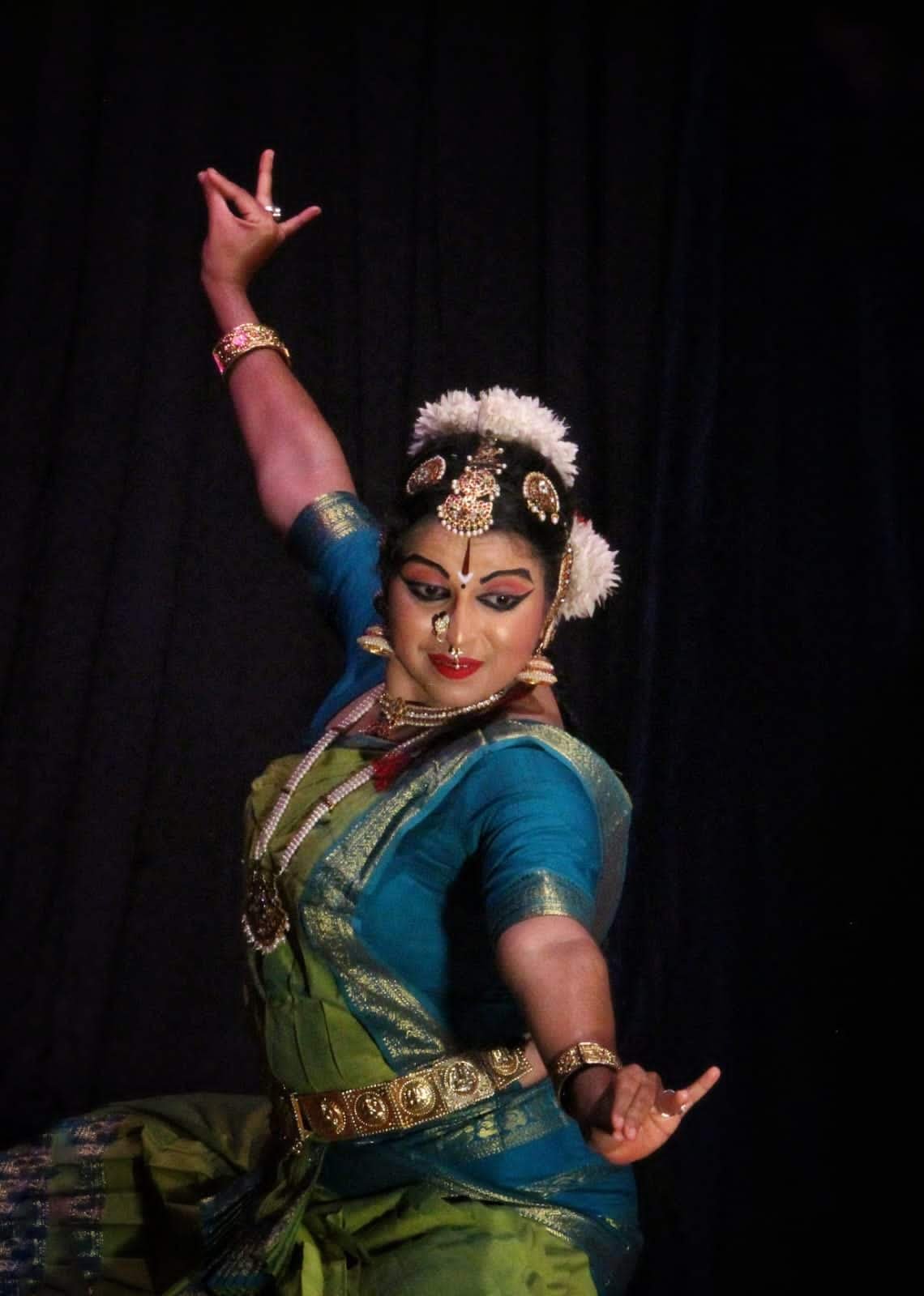 Maithri performing Mohiniyattam